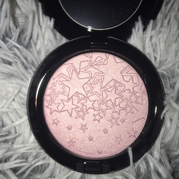MAC Opalescent Powder Shooting Star highlight - Picture 11 of 13